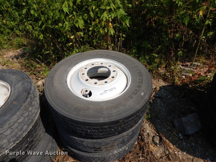 image for item HJ9541 (8) tires and wheels