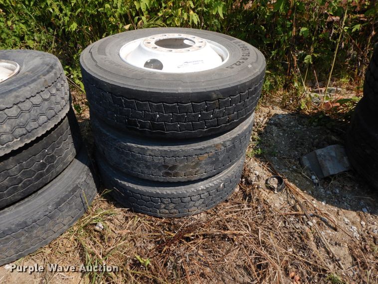 image for item HJ9541 (8) tires and wheels