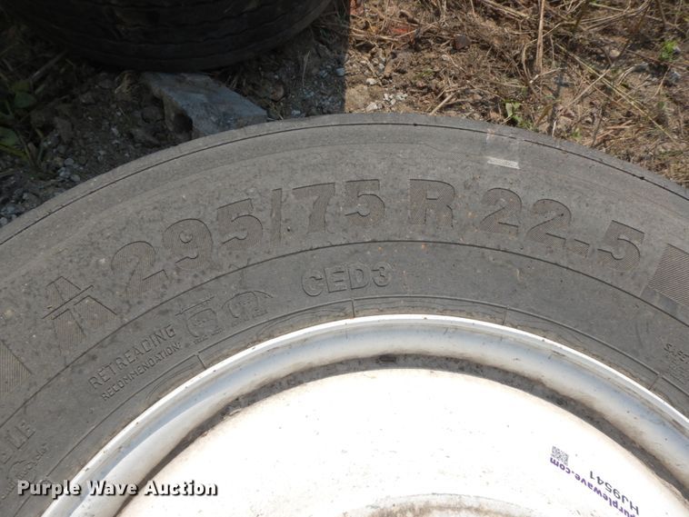 image for item HJ9541 (8) tires and wheels