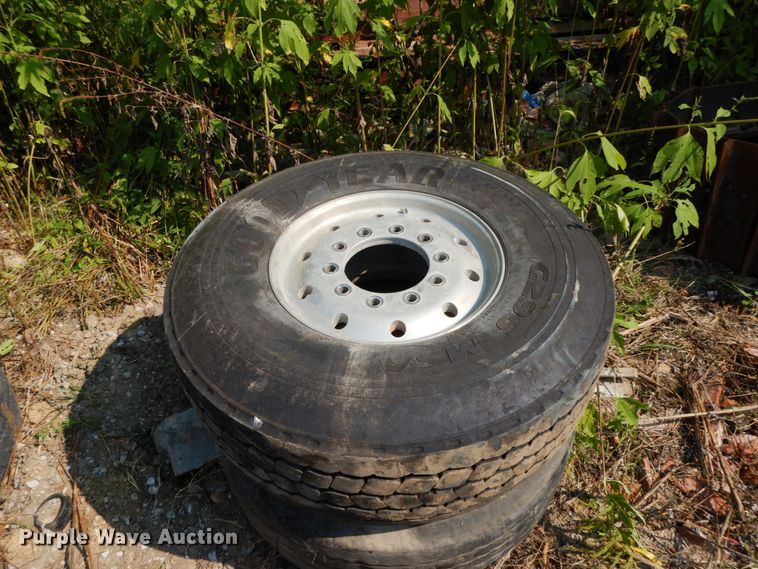 image for item HJ9541 (8) tires and wheels