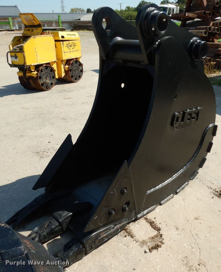 image for item HR9551 Quest HD2524 26"W excavator bucket