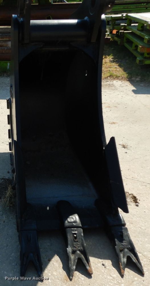 image for item HR9551 Quest HD2524 26"W excavator bucket