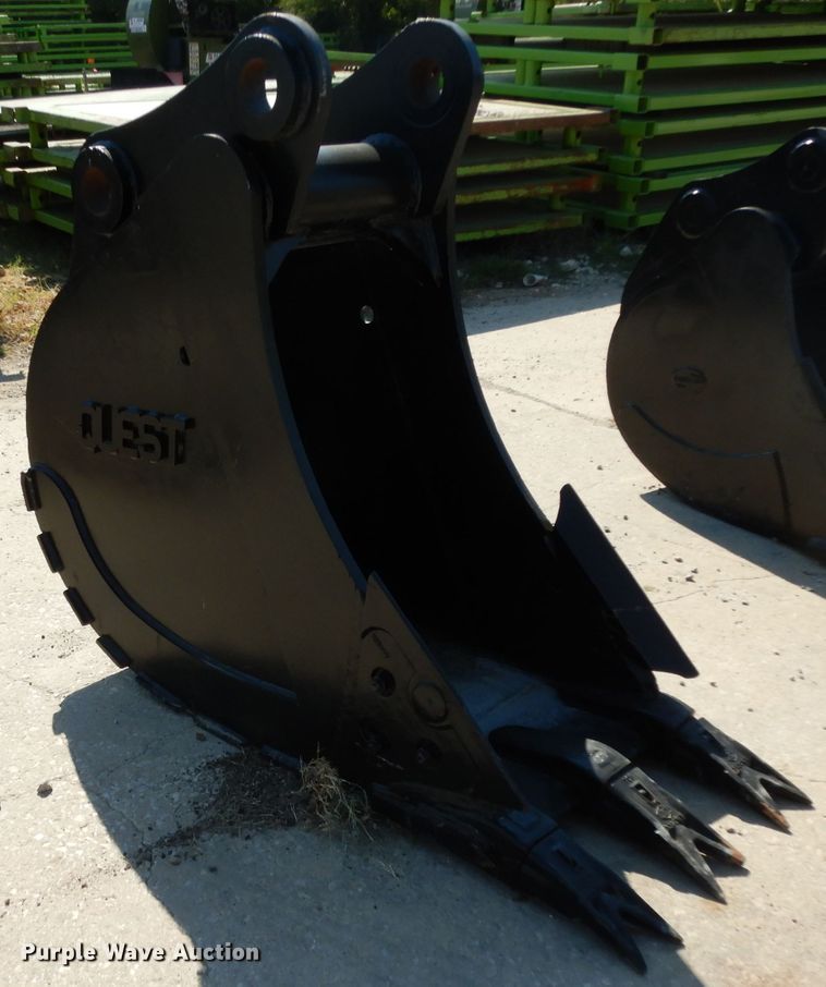 image for item HR9551 Quest HD2524 26"W excavator bucket