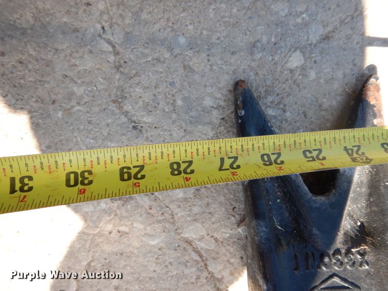 image for item HR9551 Quest HD2524 26"W excavator bucket