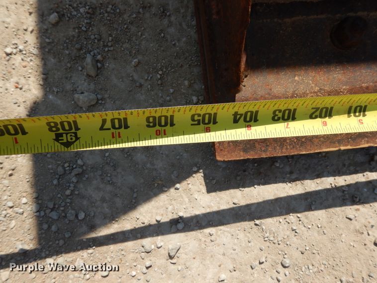 image for item HR9554 Metric 19743 105"W loader bucket