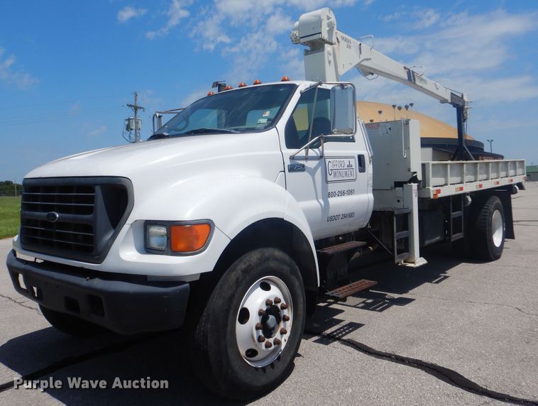 image for item HY9262 2003 Ford F750 Super Duty  crane truck