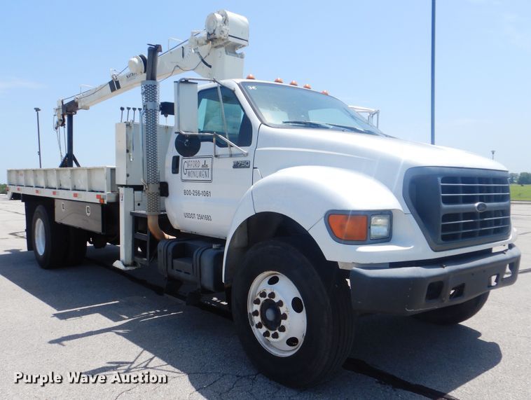 image for item HY9262 2003 Ford F750 Super Duty  crane truck