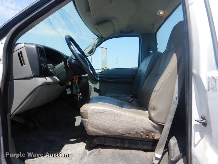 image for item HY9262 2003 Ford F750 Super Duty  crane truck