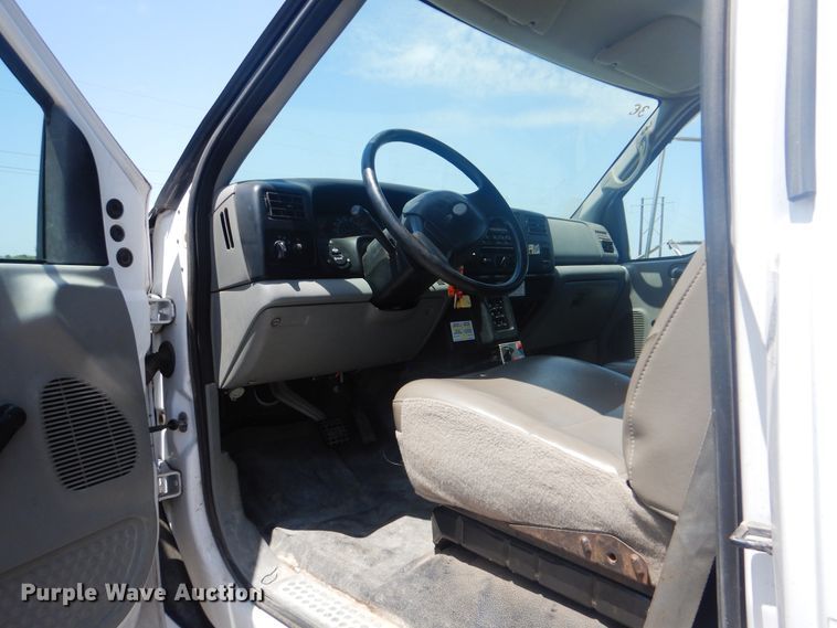 image for item HY9262 2003 Ford F750 Super Duty  crane truck