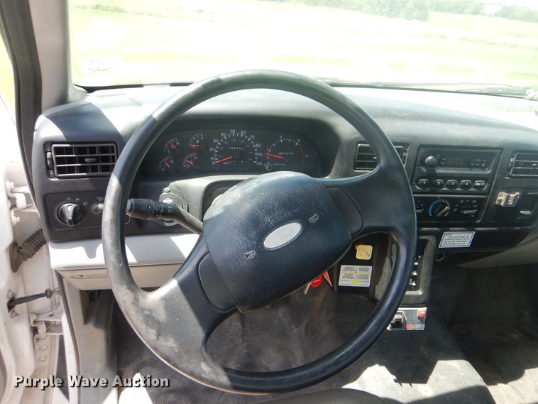 image for item HY9262 2003 Ford F750 Super Duty  crane truck