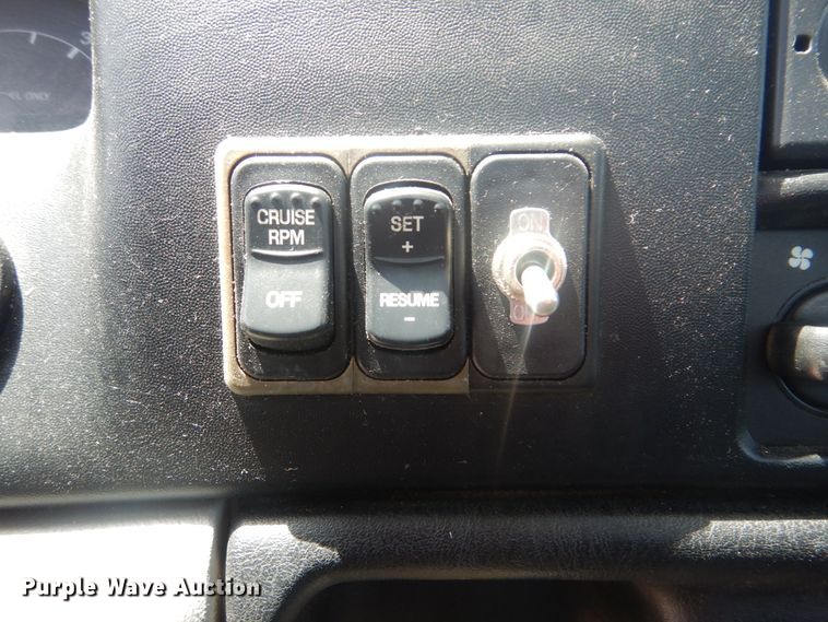 image for item HY9262 2003 Ford F750 Super Duty  crane truck