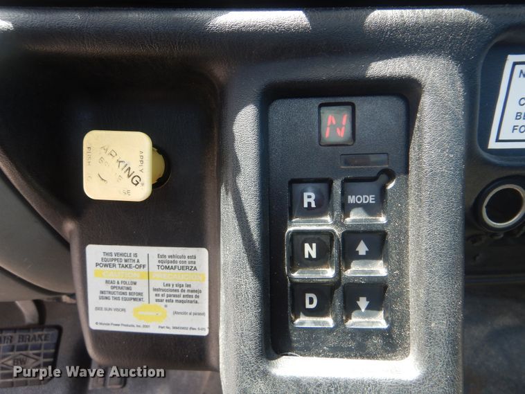 image for item HY9262 2003 Ford F750 Super Duty  crane truck