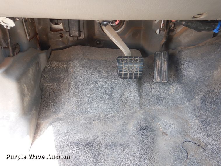 image for item HY9262 2003 Ford F750 Super Duty  crane truck