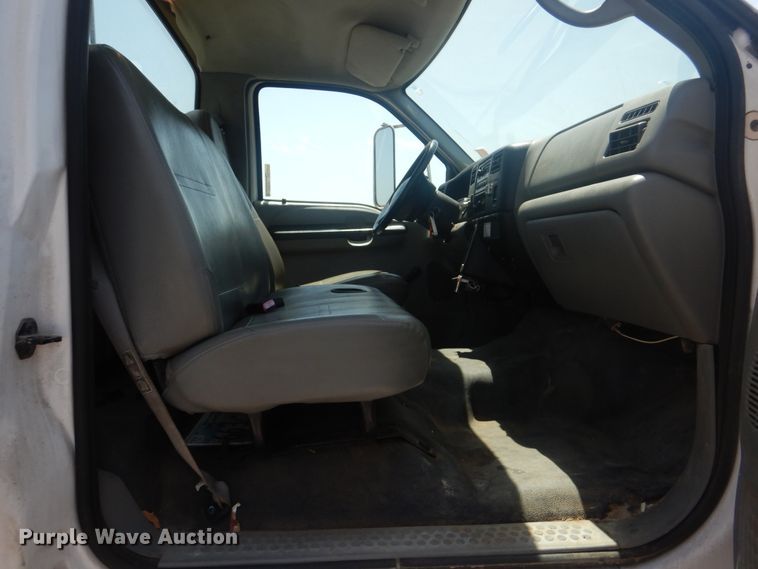 image for item HY9262 2003 Ford F750 Super Duty  crane truck