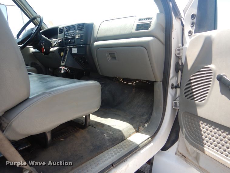 image for item HY9262 2003 Ford F750 Super Duty  crane truck