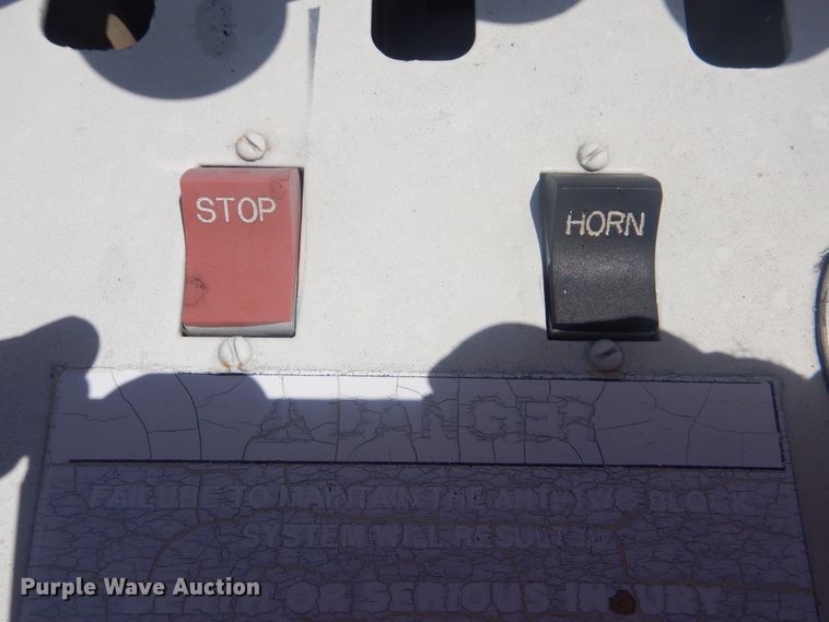 image for item HY9262 2003 Ford F750 Super Duty  crane truck