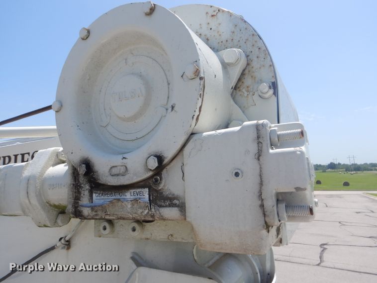 image for item HY9262 2003 Ford F750 Super Duty  crane truck