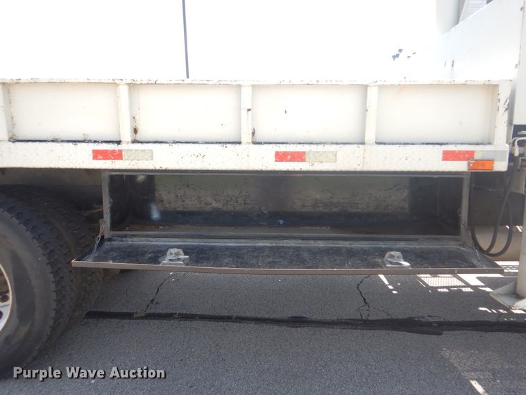 image for item HY9262 2003 Ford F750 Super Duty  crane truck