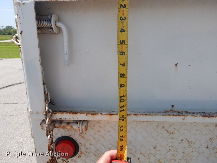 image for item HY9262 2003 Ford F750 Super Duty  crane truck