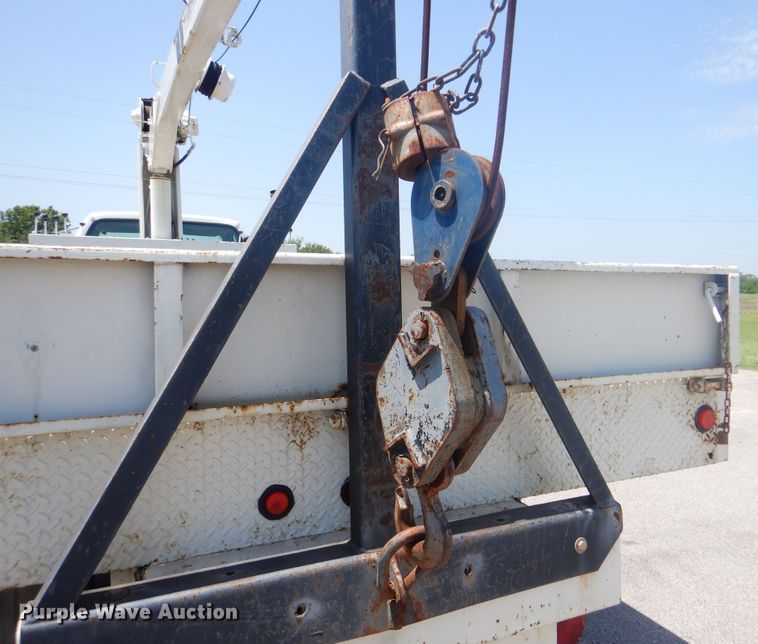 image for item HY9262 2003 Ford F750 Super Duty  crane truck