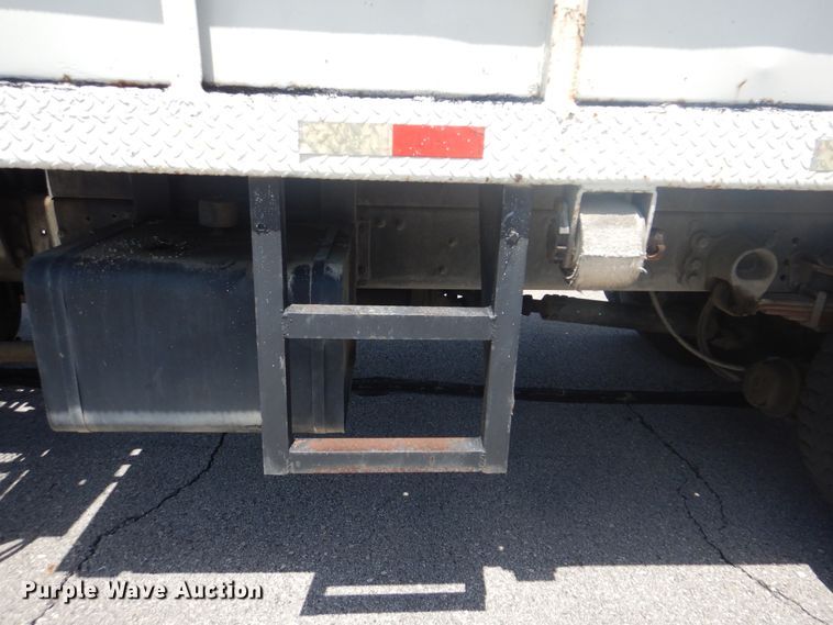 image for item HY9262 2003 Ford F750 Super Duty  crane truck