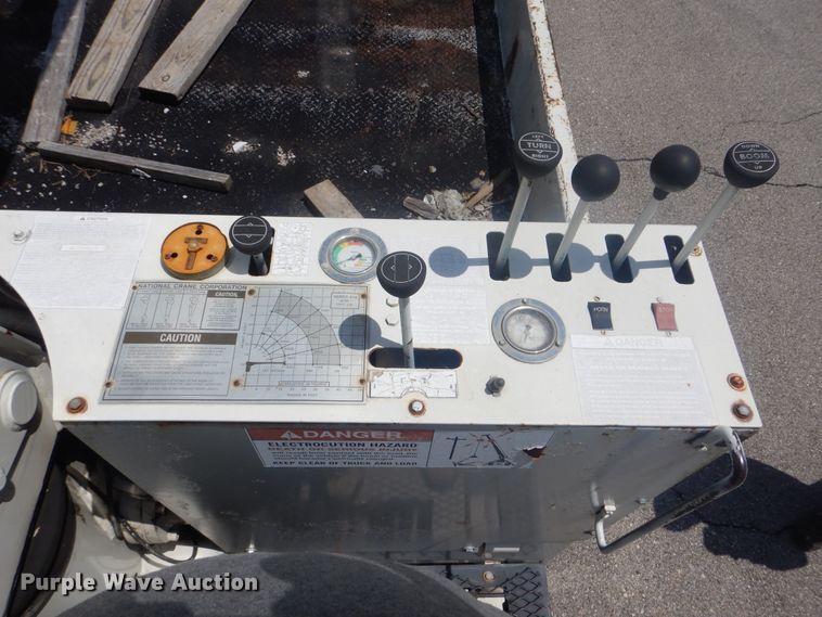 image for item HY9262 2003 Ford F750 Super Duty  crane truck