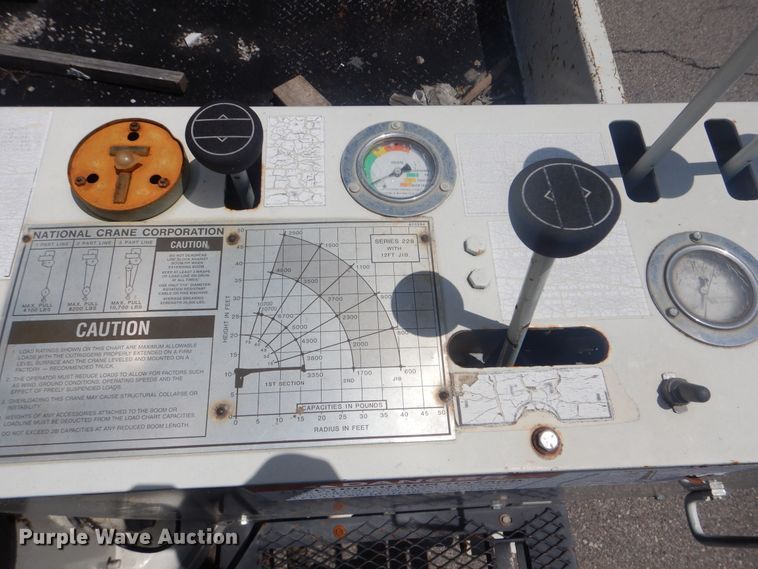 image for item HY9262 2003 Ford F750 Super Duty  crane truck