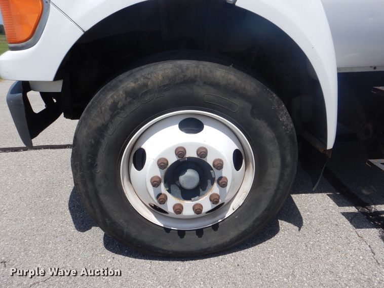 image for item HY9262 2003 Ford F750 Super Duty  crane truck