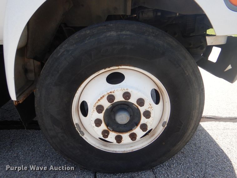 image for item HY9262 2003 Ford F750 Super Duty  crane truck