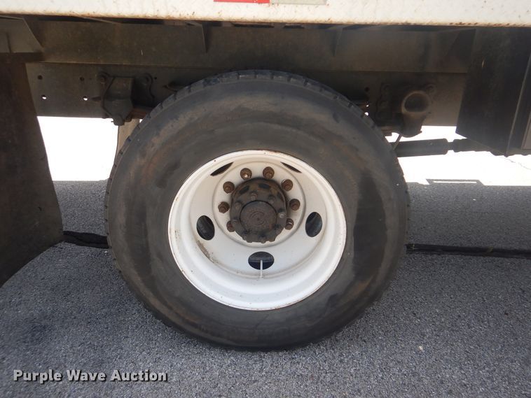 image for item HY9262 2003 Ford F750 Super Duty  crane truck