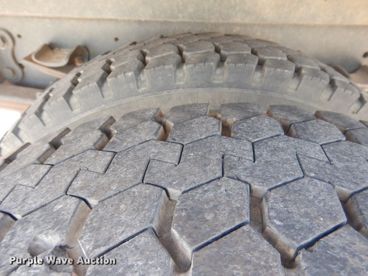 image for item HY9262 2003 Ford F750 Super Duty  crane truck