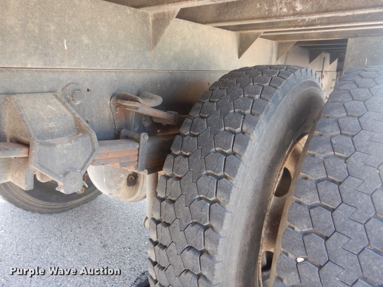 image for item HY9262 2003 Ford F750 Super Duty  crane truck