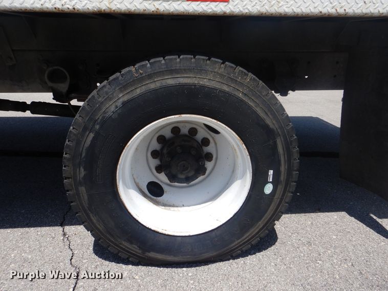 image for item HY9262 2003 Ford F750 Super Duty  crane truck