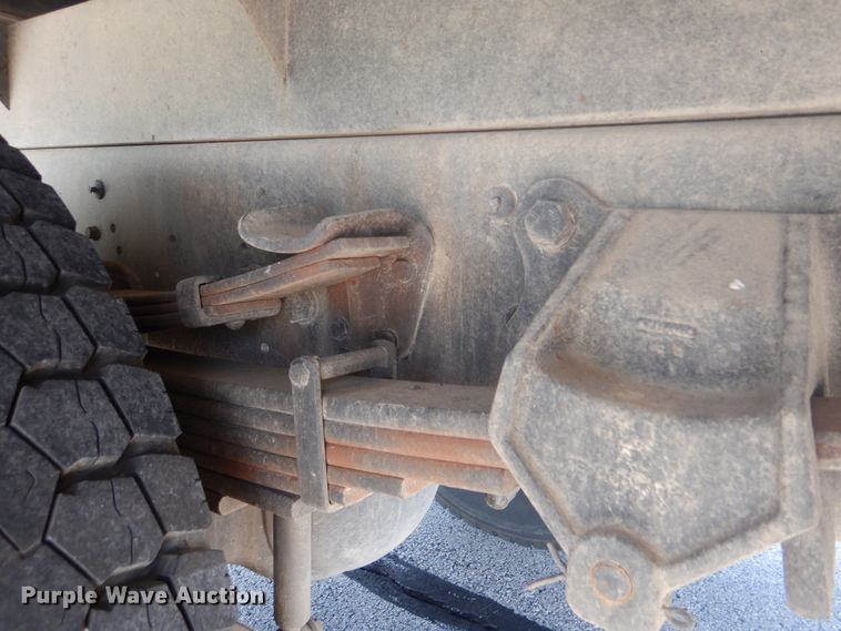 image for item HY9262 2003 Ford F750 Super Duty  crane truck