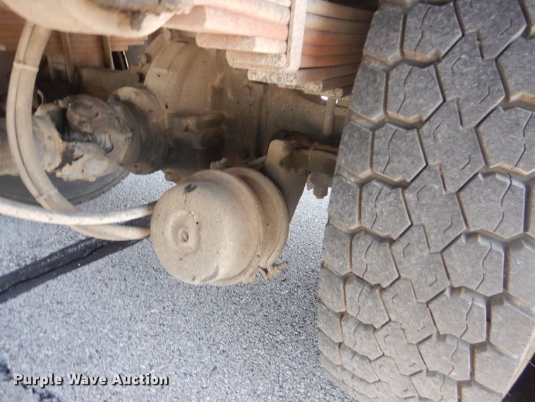 image for item HY9262 2003 Ford F750 Super Duty  crane truck