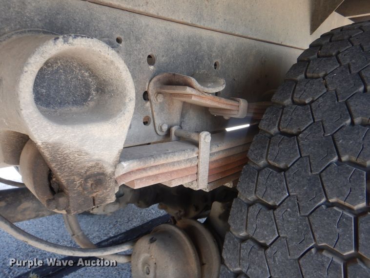 image for item HY9262 2003 Ford F750 Super Duty  crane truck