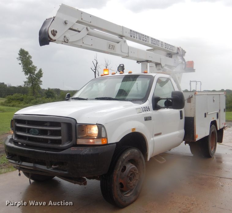 image for item HY9263 2004 Ford F550 Super Duty  bucket truck