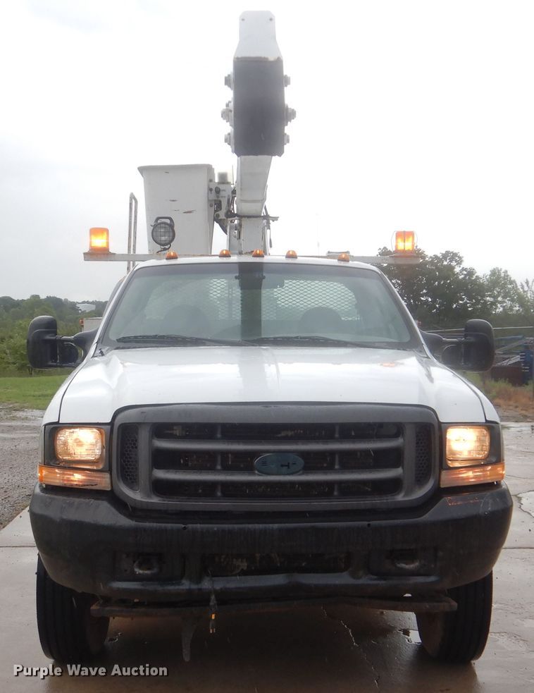 image for item HY9263 2004 Ford F550 Super Duty  bucket truck