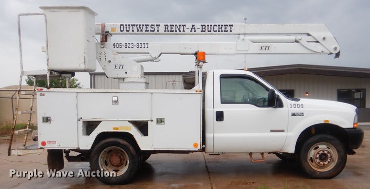 image for item HY9263 2004 Ford F550 Super Duty  bucket truck