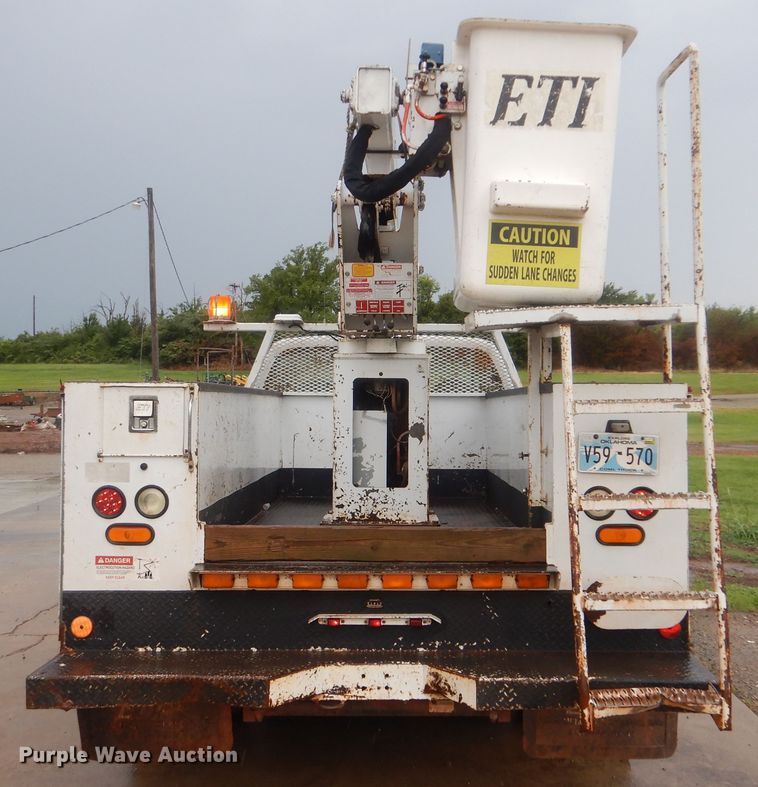 image for item HY9263 2004 Ford F550 Super Duty  bucket truck