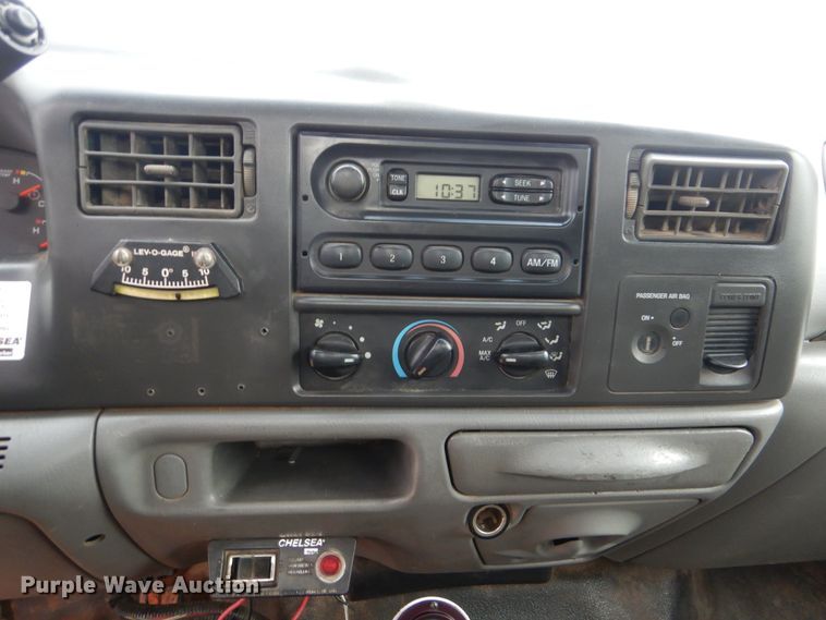 image for item HY9263 2004 Ford F550 Super Duty  bucket truck