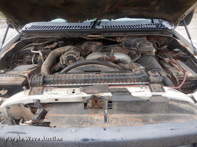 image for item HY9263 2004 Ford F550 Super Duty  bucket truck