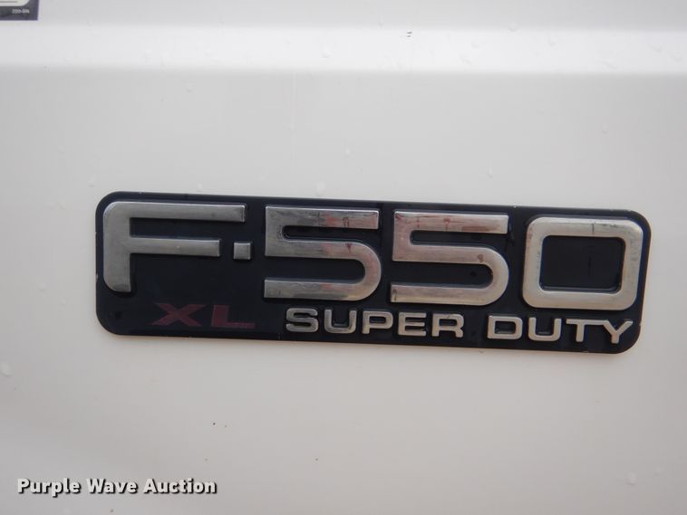 image for item HY9263 2004 Ford F550 Super Duty  bucket truck