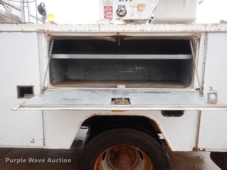image for item HY9263 2004 Ford F550 Super Duty  bucket truck