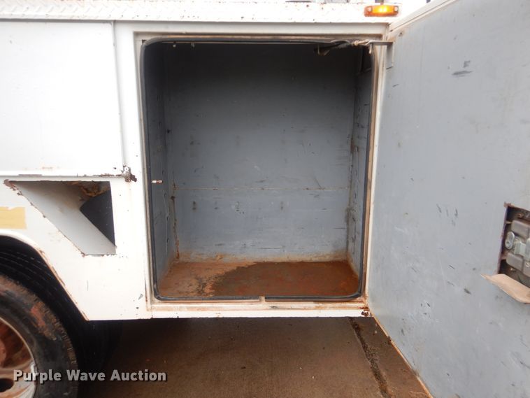 image for item HY9263 2004 Ford F550 Super Duty  bucket truck