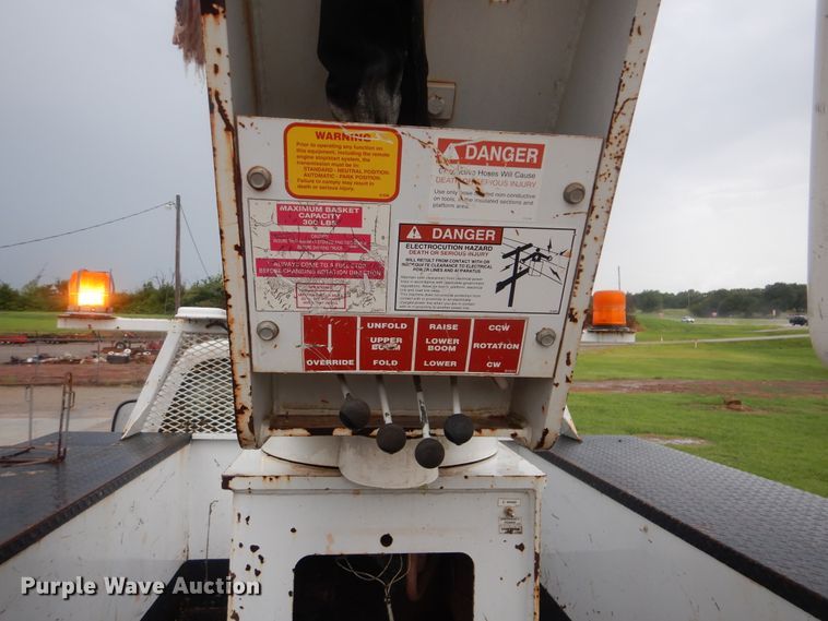 image for item HY9263 2004 Ford F550 Super Duty  bucket truck