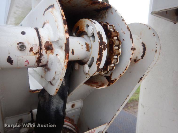 image for item HY9263 2004 Ford F550 Super Duty  bucket truck