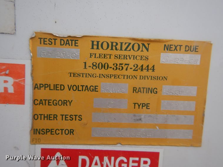 image for item HY9263 2004 Ford F550 Super Duty  bucket truck