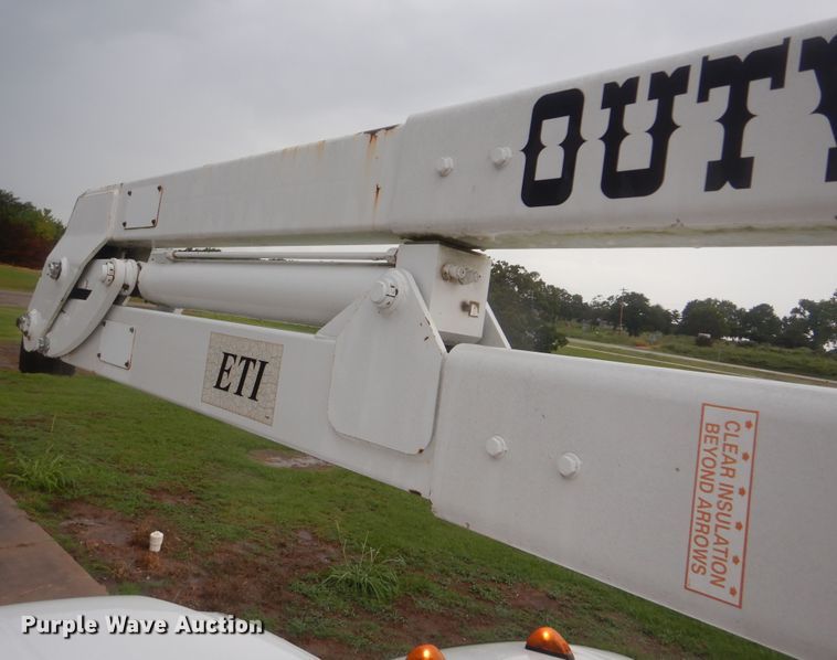 image for item HY9263 2004 Ford F550 Super Duty  bucket truck