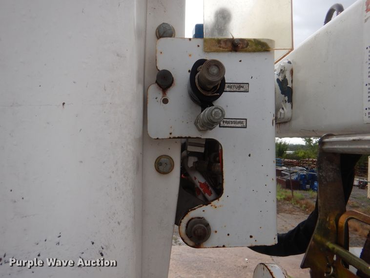 image for item HY9263 2004 Ford F550 Super Duty  bucket truck